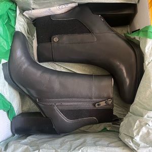 Tommy Hilfiger Gray leather boots size 6M